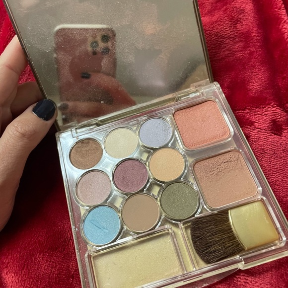 Estee lauder eyeshadow pallete - Picture 3 of 3